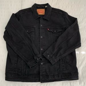 Black Levi’s Denim Jacket.Size: XL